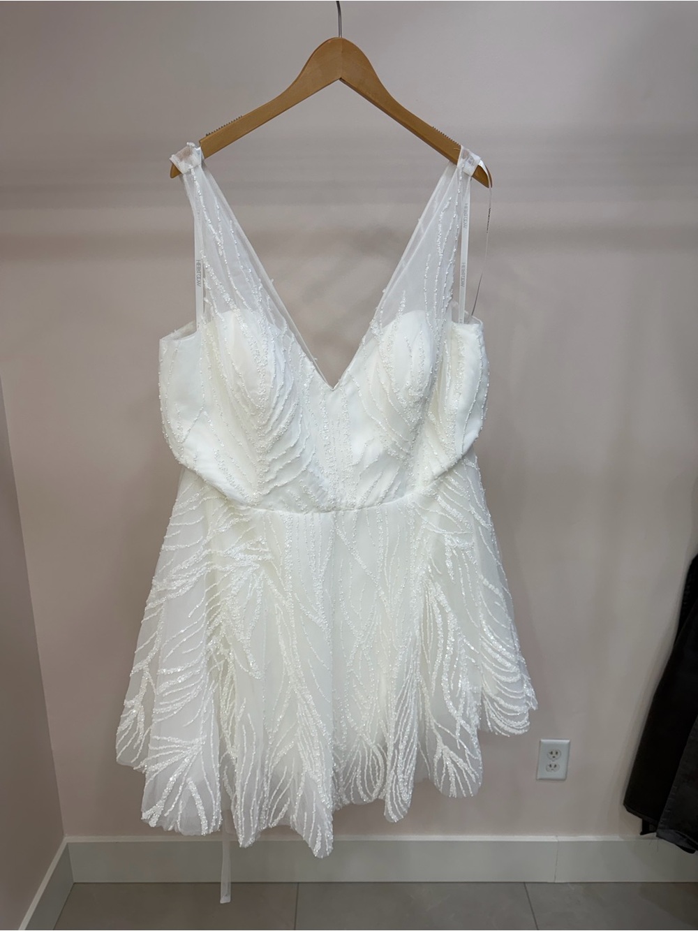 Elegant White Beaded V-Neck Wedding Dress